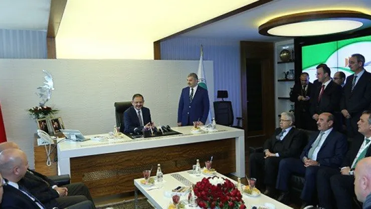 Bakan Özhaseki 'belediyecilikte' Kayseri'yi örnek gösterdi