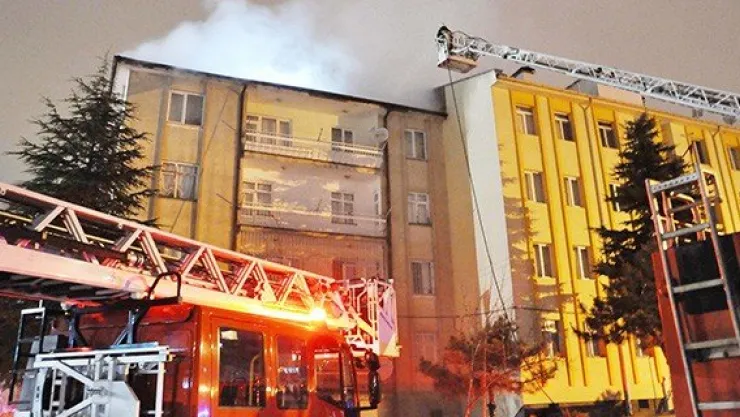 Çatı yangını korkuttu
