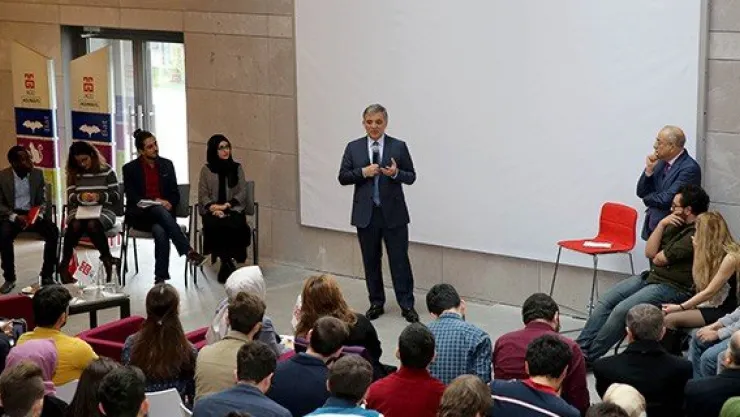 11. Cumhurbaşkanı Gül, AGÜ'de derse katıldı