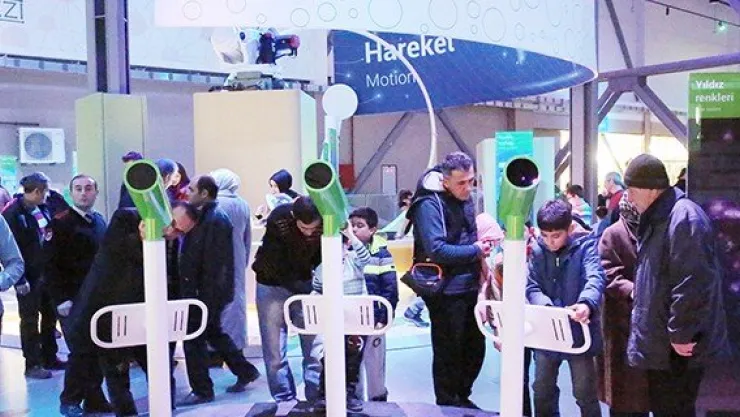 Bilim merkezine ziyaretçi akını