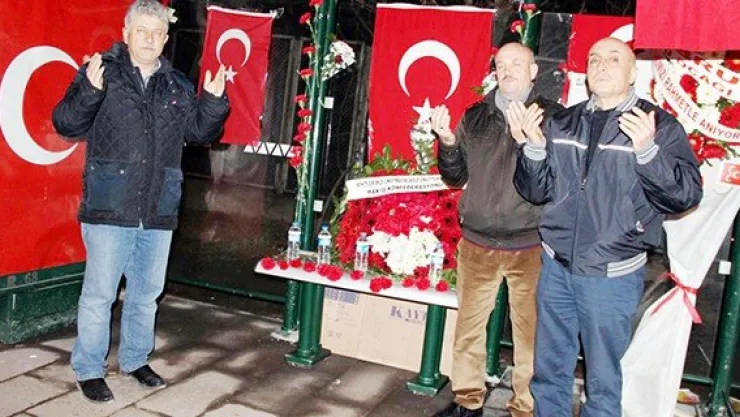 Yeni yıla dua okuyarak girdiler