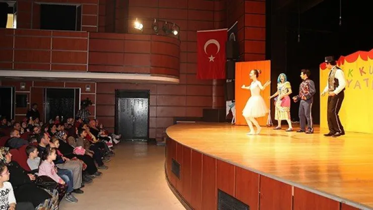 Büyükşehir Belediyesinde çocuklar için tiyatro keyfi sürüyor