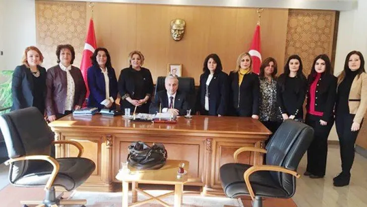 MHP'Lİ kadınlardan Vali Kamçı'ya ziyaret