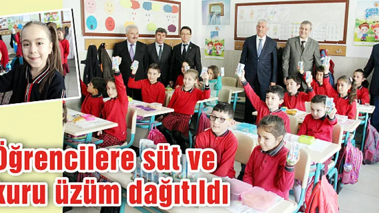 Öğrencilere süt ve kuru üzüm dağıtıldı
