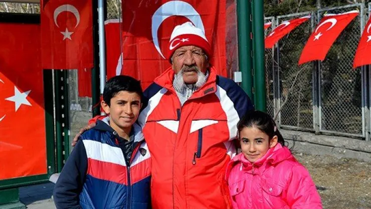 "Şehit Komandolar Durağı&quotnda saygı nöbeti