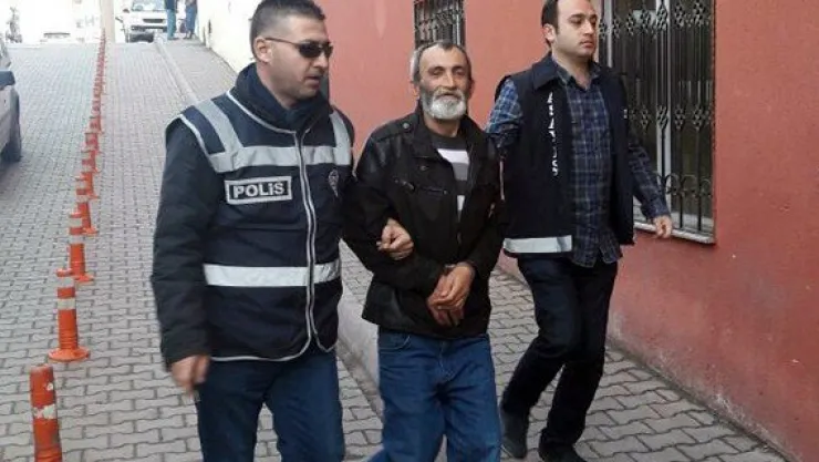 Babasını öldüren şahıs adliyeye çıkarıldı