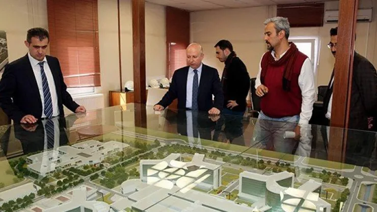 Başkan Çolakbayrakdar bölge hastanesini inceledi