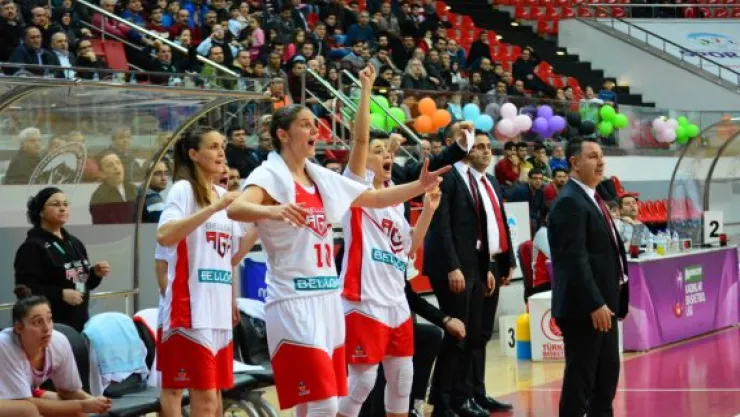 Bellona AGÜ yarı finale odaklandı