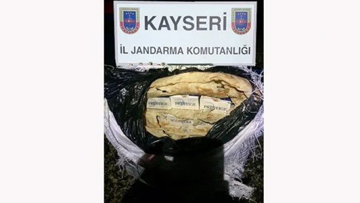 Ekmek arasında 500 paket kaçak sigara ele geçirildi