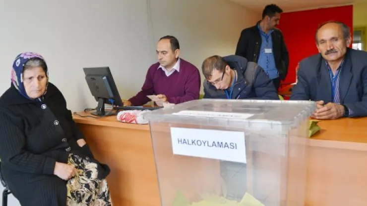 Gümrük kapılarında oy işlemi başladı