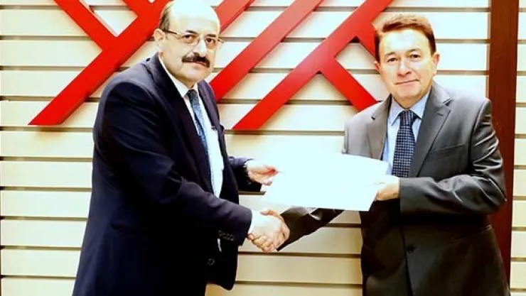 Rektör Sabuncuoğlu, mazbatasını aldı