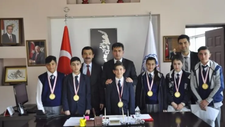 Satranç şampiyonlarından Eskici'ye ziyaret