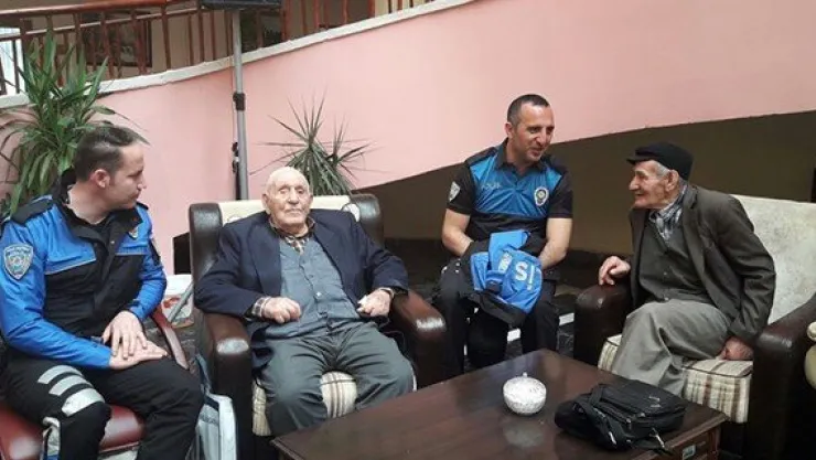 TDP'den Huzurevi'ne ziyaret