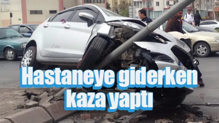 Hastaneye giderken kaza yaptı