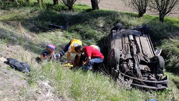 Kayseri'de otomobil takla attı: 1'i ağır 4 yaralı