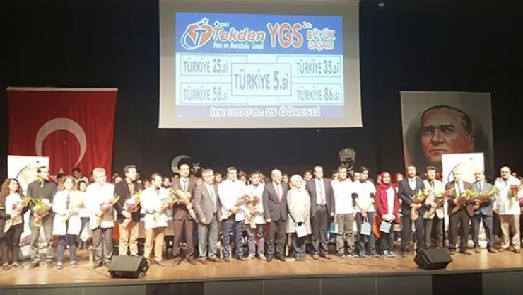 Kemal Tekden başarılı öğrencilerle buluştu