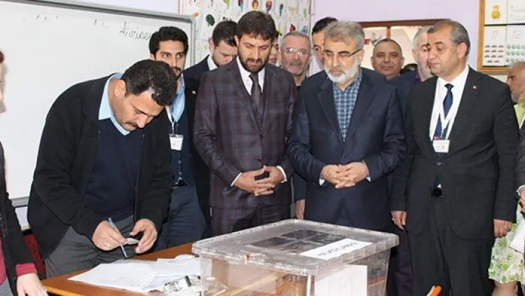 Taner Yıldız ve Büyükkılıç Oylarını Kullandı