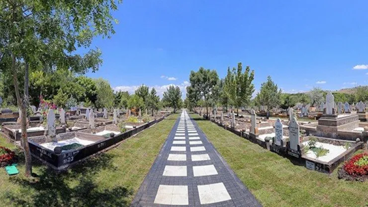 Türkiye'ye örnek mezarlık