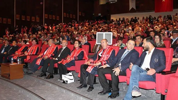 40 yaşında üniversiteyi birincilikle bitirdi