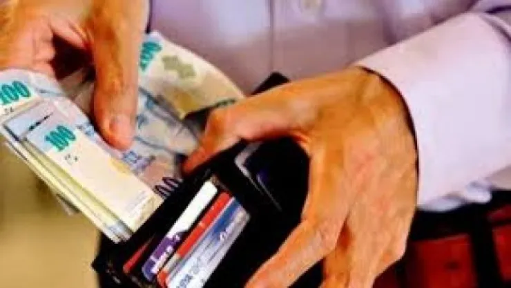 BÖYLE ARKADAŞ DÜŞMAN BAŞINA!