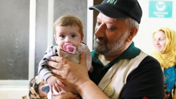 Bin 100 çocuk sünnet ettirildi