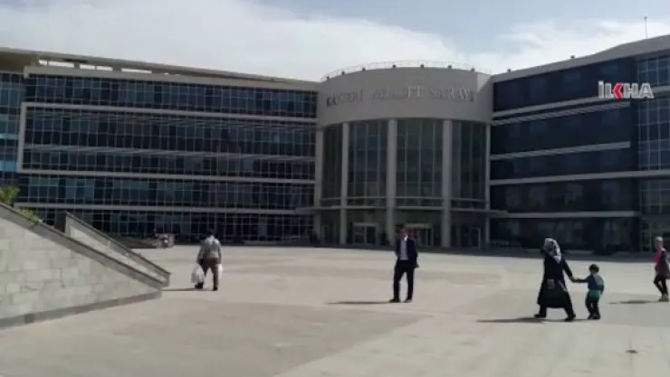 FETÖ üyeliğinden arama kararı bulunan kadın hakim teslim oldu