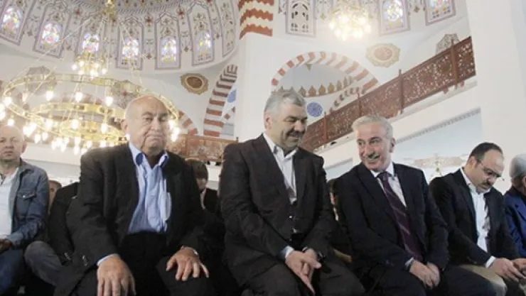 Gamze Postaağası Camii ibadete açıldı