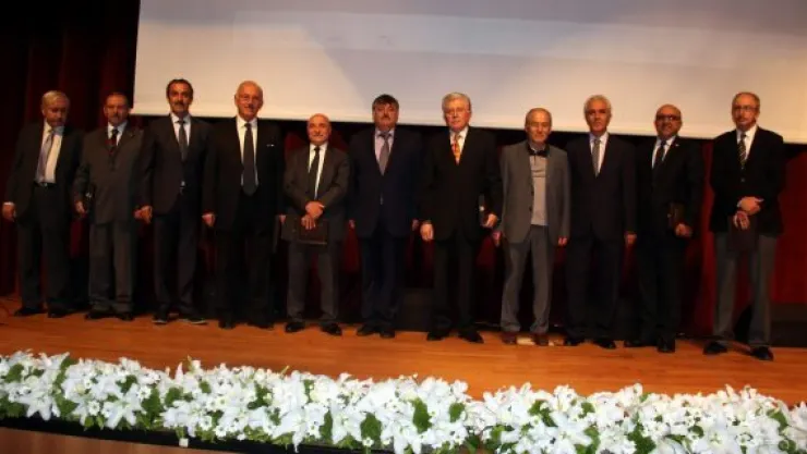 Meslekte 30 yıl hizmet veren hekimler Vefa Gecesi'nde buluştu