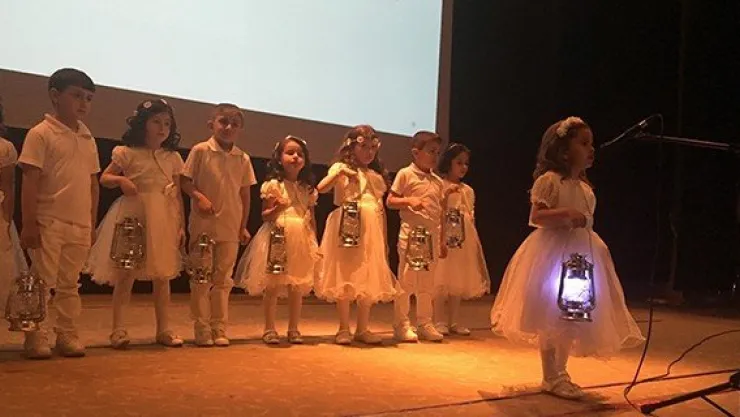 Öğrencilerin yıl sonu programı büyük ilgi gördü