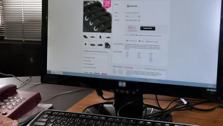 Online alışverişte giyim çılgınlığı yaşanıyor