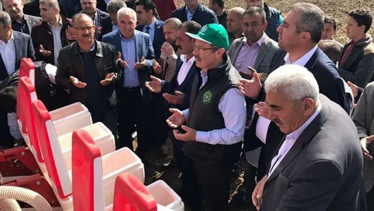 Pınarbaşı'nda pancar tohumları toprakla buluştu