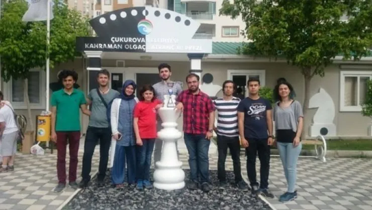 Satranç takımı kupa ile döndü