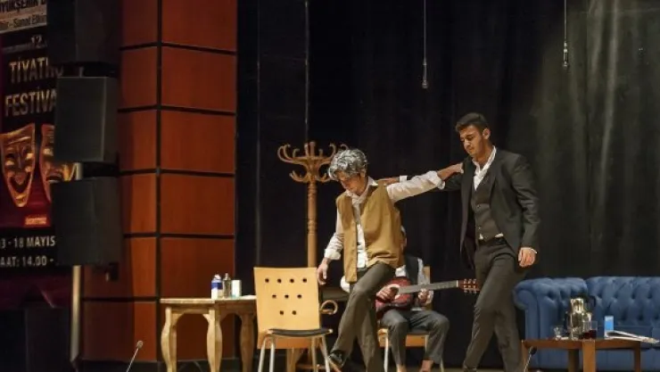 Tiyatro Festivali sürüyor