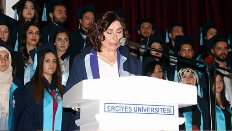 Güzel Sanatlar Fakültesi'nde mezuniyet heyecanı