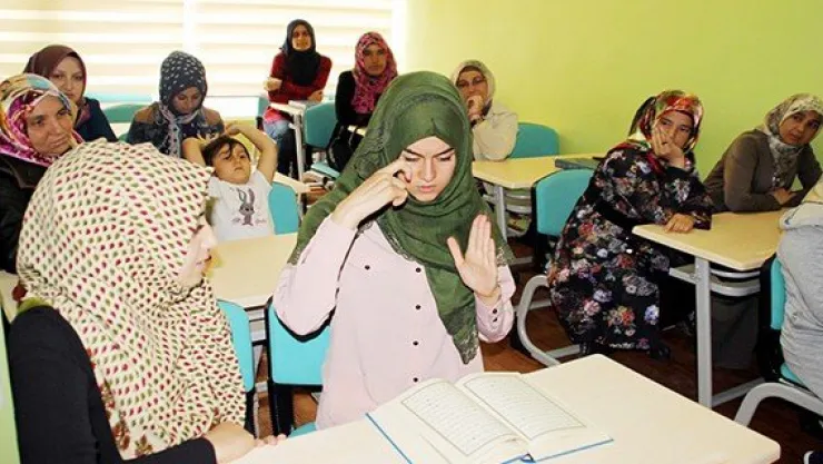 İşaret diliyle Kur'an-ı Kerim öğrendiler