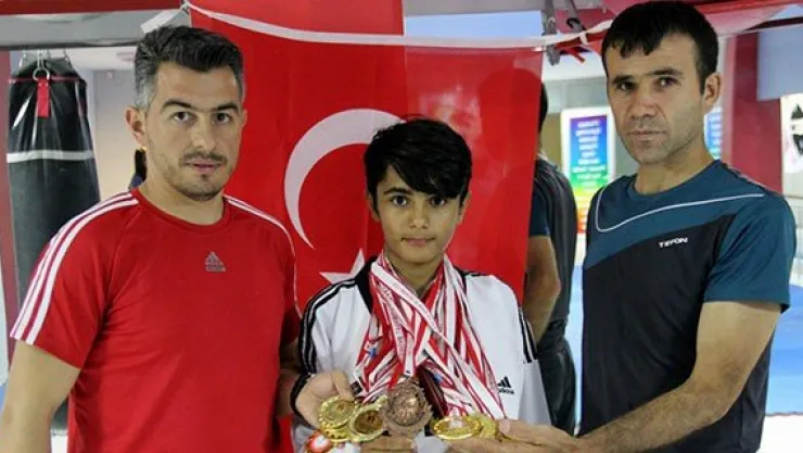 14 yaşında 24 altın madalya kazandı