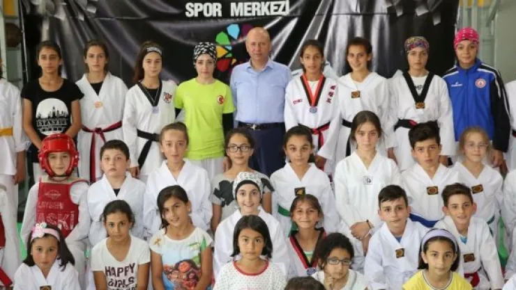 Çolakbayrakdar yaz kurslarını ziyaret etti