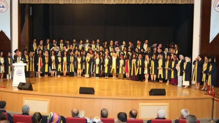 ERÜ Fen Fakültesi yeni mezunlarını verdi