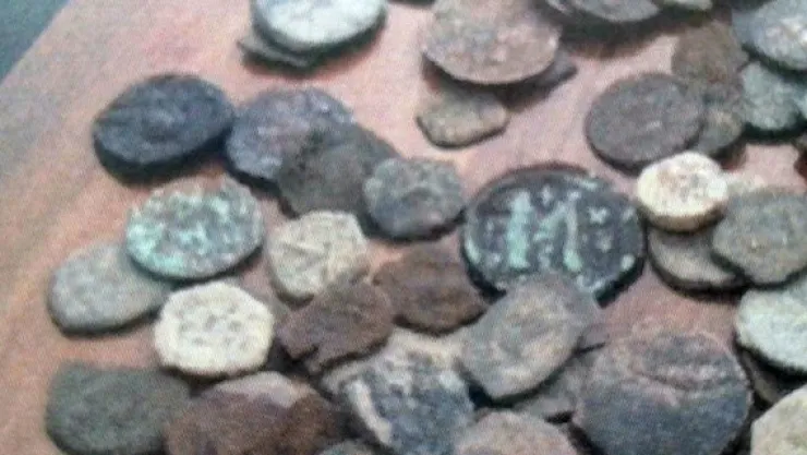 Filipinli çift sikke kaçırırken yakalandı