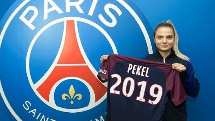 Kadın futbolcu Melike PSG'ye transfer oldu