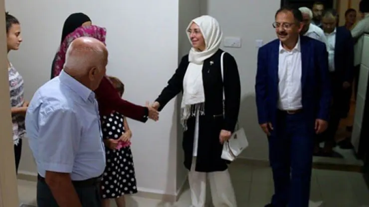 Özhaseki, nikahını kıydığı çiftin evine misafir oldu