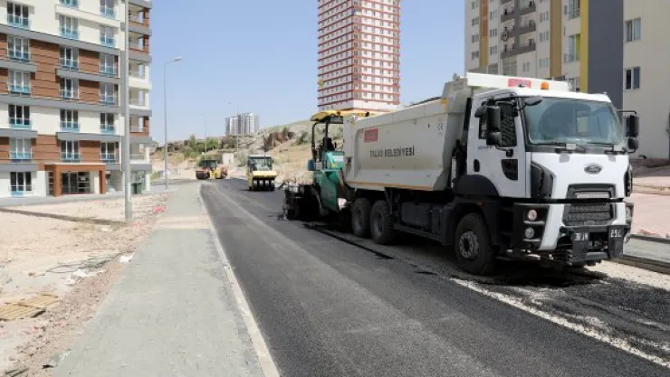 Şehit Naci Akarsu Caddesi asfaltlanıyor