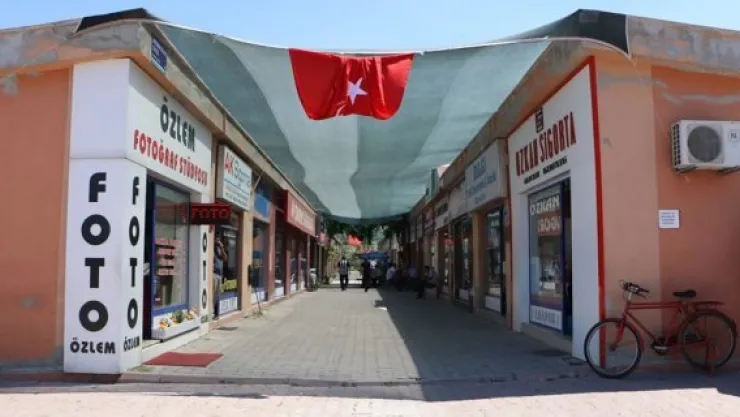 Sıcaktan bunalan esnaftan 200 metrelik branda