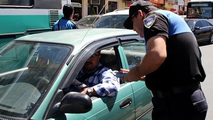 TDP'den sürücülere broşürlü 'Dilenci' uyarısı