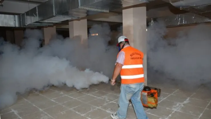 351 okulda haşerata karşı ilaçlama