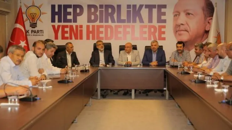AK Parti'de yeni başkanlarla ilk yönetim toplantısı