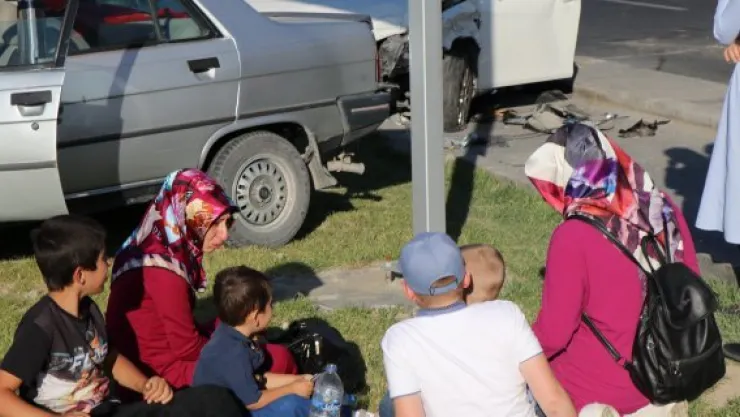 Araçlar kaza yaptı, çocuklar ağladı