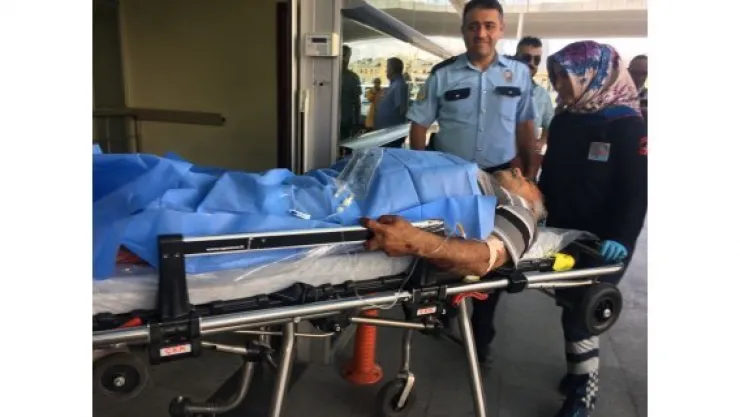 Kadının bıçakladığı adam hastaneye kaldırıldı