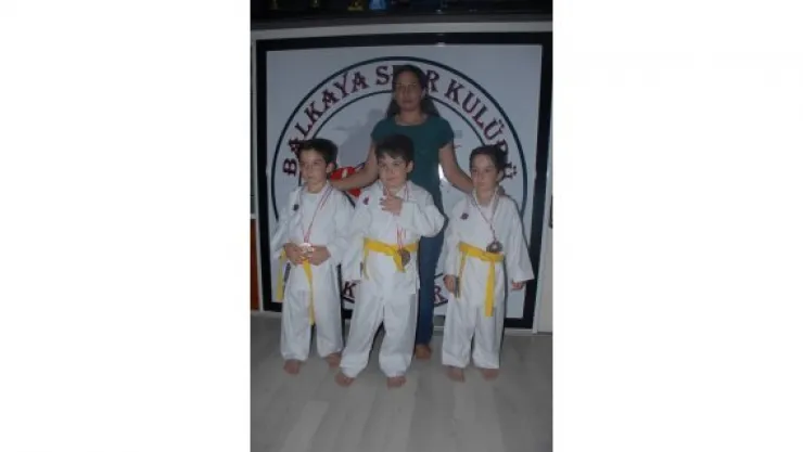 Üçüzlerden Kayseri üçüncülüğü