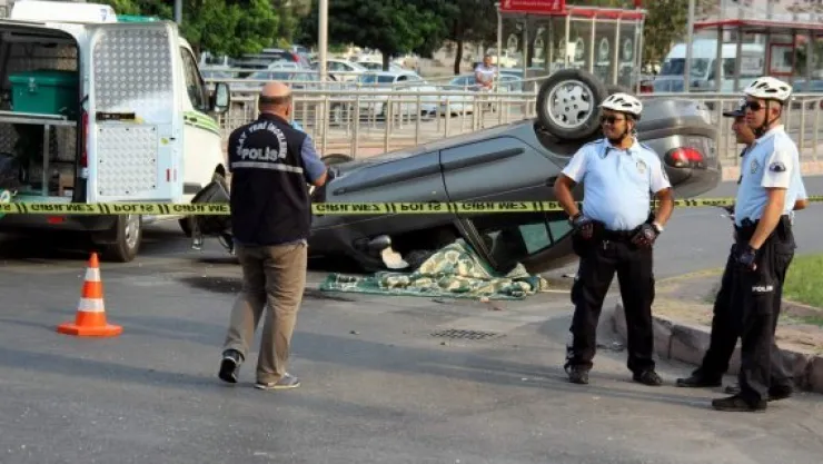 Aşık Veysel Bulvarı'ndaki kazada: 1 ölü, 1 yaralı